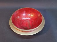 Saturnschale aus rot gebeizter Eiche, mit Goldwachs verfeinert. D=24,5cm, H=8cm