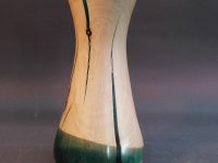 Vase aus Ilex mit grünem Epoxidharz, D=11cm, H=20cm mit einem Glaseinsatz 3x20cm