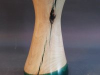Vase aus Ilex mit grünem Epoxidharz, D=11cm, H=20cm mit einem Glaseinsatz 3x20cm