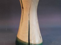 Vase aus Ilex mit grünem Epoxidharz, D=11cm, H=20cm mit einem Glaseinsatz 3x20cm